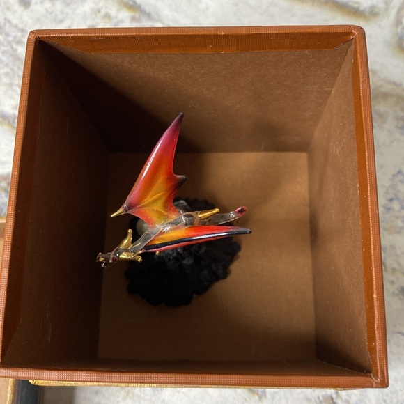 Glass Baron “Castle Mountain” Dragon w/Swarovski elements & 22kt gold Accents - Picture 6 of 6